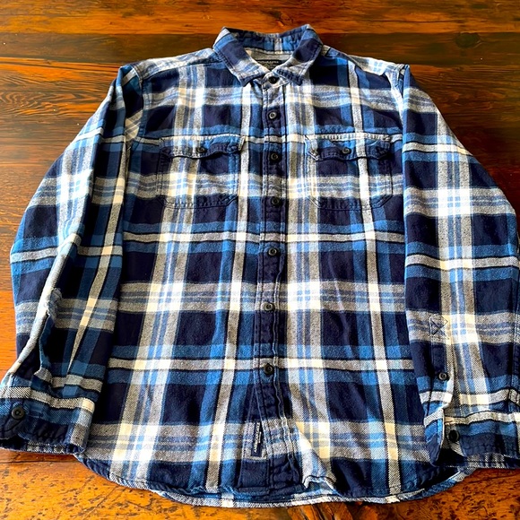 American Eagle Long Sleeve Plaid Flannel Button Down Blue and White Size Large - Picture 2 of 10